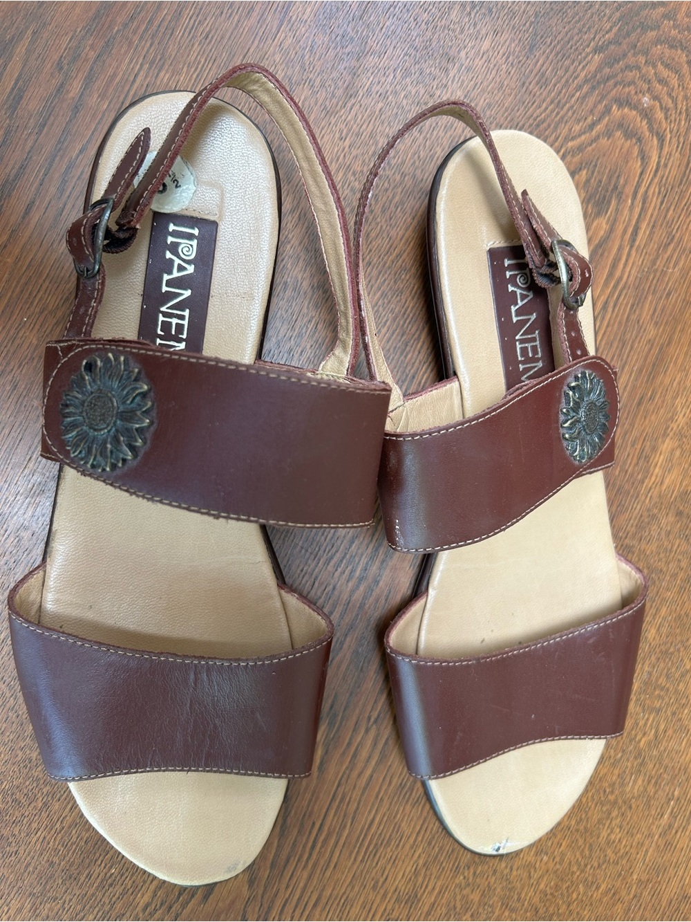 Ipanema Brown Smooth Leather Slingback Sandals with Sunburst Medallions. Sz 8.5